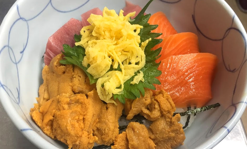 3色マグロ・サーモン・ウニ丼